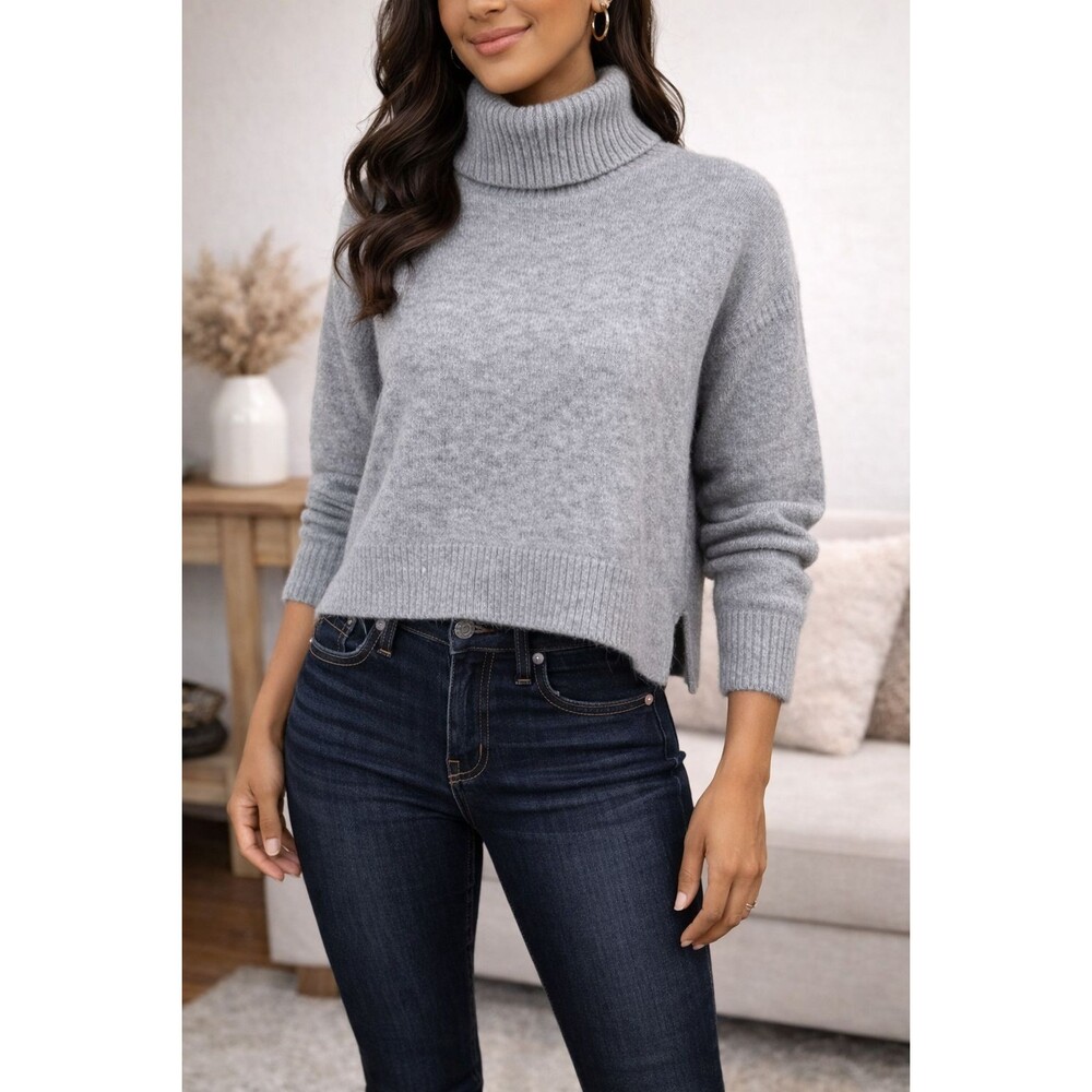 J.Crew Gray Cropped Turtleneck Sweater | Y2K Minimal | Women's Medium